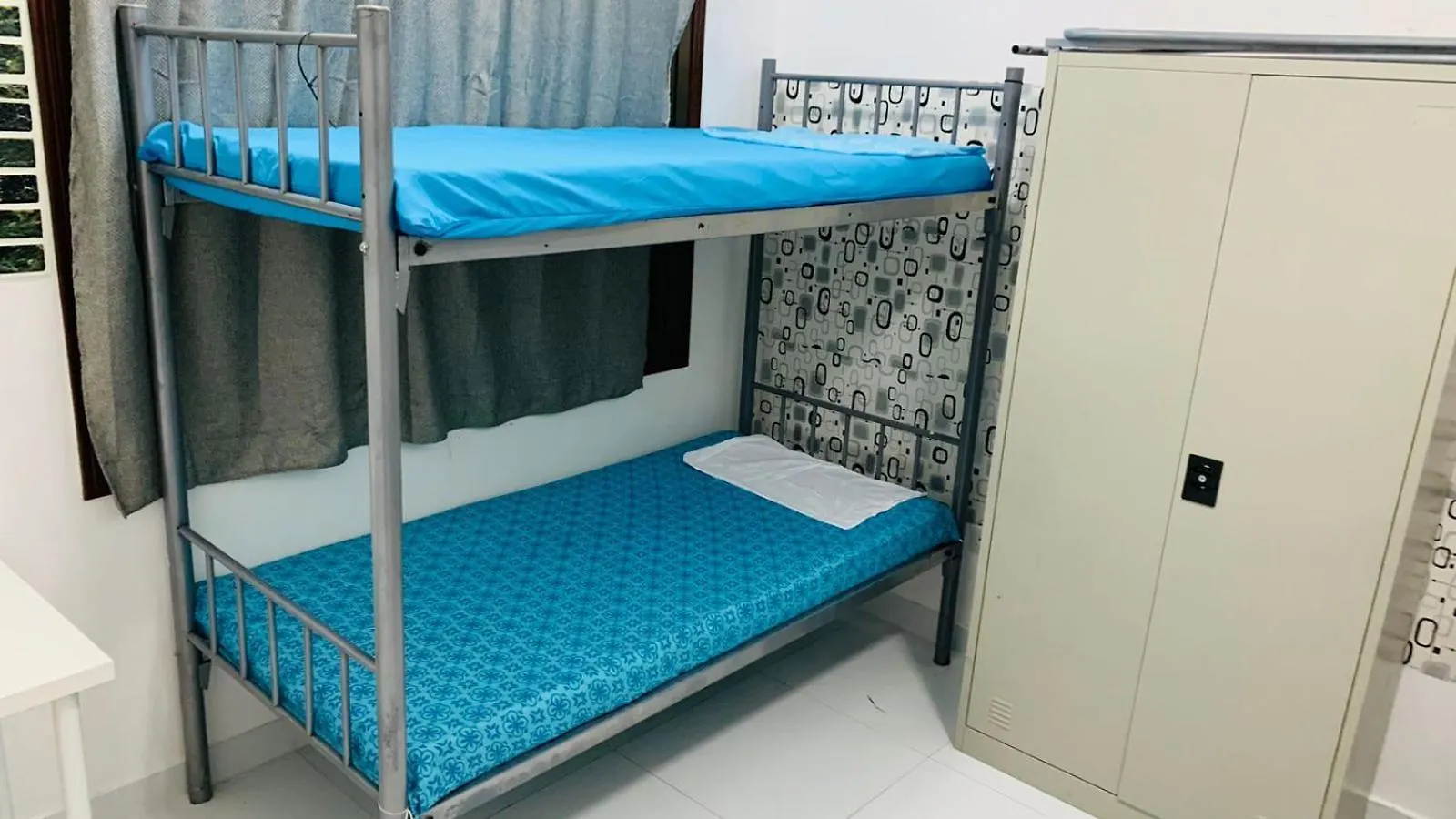 Room In Dubai contacts